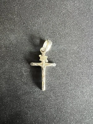 Crucifijo enchapado en oro blanco de 14K/oro blanco Foto 1 de 3
