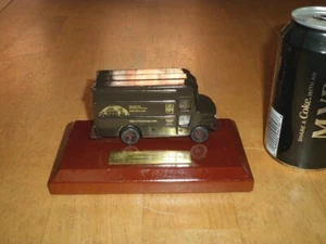 [UPS] DELIVERY TRUCK- DESK TOP STATUE / EMPLOYEE AWARD PLAQUE, COMMEMORATIVE - Picture 1 of 10