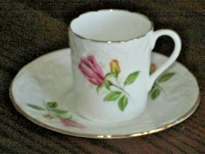 Platillo de taza Demitasse Bone China Pk rosa floral Inglaterra - Imagen 1 de 4