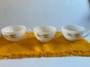 Vaso de leche vintage para horno Fire King con tazas de diseño de trigo. ¡Muy clásico! - Imagen 1 de 7