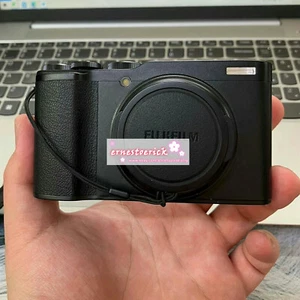 Fujifilm Fuji XF10 nero 24,2 megapixel fotocamera digitale lingua inglese - 95% NUOVO - Foto 1 di 4