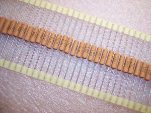 QTY (100)  .5 Ohm 3W 1% PRECISION METAL FILM RESISTORS CPF3-0R5-1% VISHAY - Picture 1 of 4