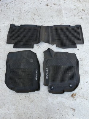 Alfombrillas para todo clima Toyota Rav4 2016-2018 4 piezas PT908-42166 NEGRAS OEM Foto 1 de 4