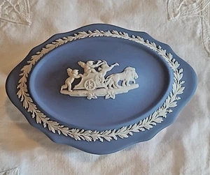 Scatola portagioie vintage Wedgwood con coperchio blu chiaro in diaspro cherubini 4 1/2" - Foto 1 di 6