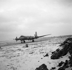 40X40MM ORIGINAL AIRCRAFT NEG OY-AOC NORDAIR WIDEROE DC-6 1964 MUNCHEN #8323 - Foto 1 di 1