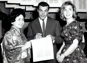 Foto original 1959 Miss Alemania Beauty Queen Margit Nunke Ski Racer Toni Sailer - Imagen 1 de 2