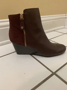 ISSAC MIZRAHI Leather and Suede Wedge Ankle Boot Burgundy Size 9.5 NEW - Picture 1 of 10