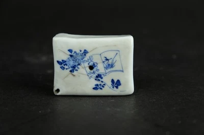 Antiguo gotero coreano azul y blanco 7 cm con decoración de libro y flores Foto 1 de 4
