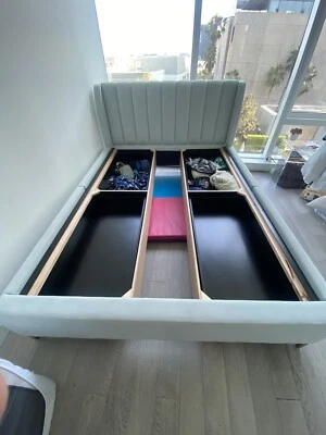 1 cama de almacenamiento Pottery Barn Avalon puntada de canal con 4 cajones Foto 1 de 4