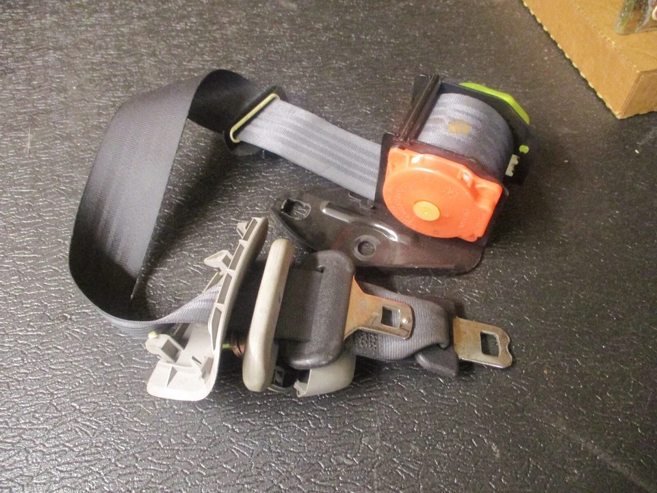 CINTO DE SEGURANÇA TRASEIRO CENTRAL SUBARU IMPREZA WAGON 2001 - 2005 FABRICANTE DE EQUIPAMENTO ORIGINAL - Imagem 1 de 1