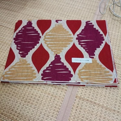 Atarashiki Inishie Furoshiki de tres maderas (rojo) Foto 1 de 3