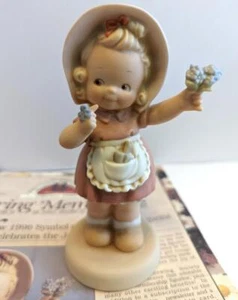 Estatuilla de porcelana de membresía de Memories of Yesterday Forget Me Not 1996 - Imagen 1 de 3