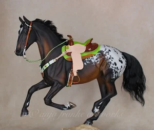 Western Gaming Sattel set grün Breyer Resin Tack Western 1:9 Modellpferd Zubehör - Bild 1 von 6