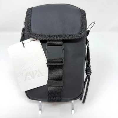 Bandolera Zara Goma Negra Hebilla Bolsillo Correa Ajustable Minimalista Foto 1 de 4