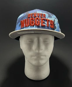 59FIFTY Denver Nuggets Hinchado Bordado Urbano Azul Camuflaje Sombrero Ajustado Talla 7 1/2 - Imagen 1 de 10