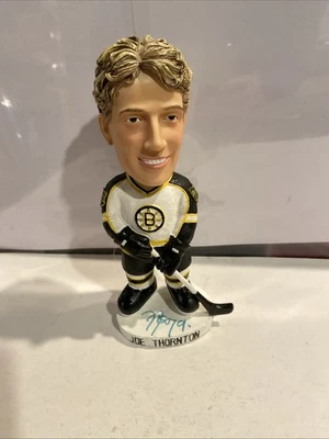 Uniforme de hockey firmado por Joe Thornton Boston Bruins Bobble Head certificado de autenticidad JSA Foto 1 de 4