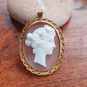 Fully Hallmarked solid 9ct 375 gold Carved Shell Cameo Brooch Pendant Goddess - Picture 1 of 14