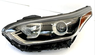 Lámpara halógena del lado izquierdo del conductor KIA Forte 2019-2022 OEM 92101-M7XXX. Foto 1 de 4