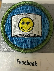 PARCHE INSIGNIA MÉRITO BLOG EMOJI FACEBOOK FACEBOOK PARCHE BOY SCOUT PARODIA DIVERTIDA BS - Imagen 1 de 1