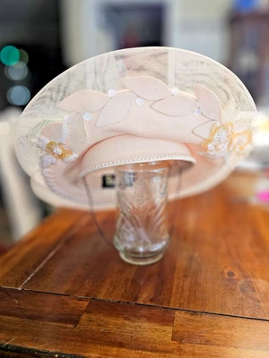 Elegante Sombrero Floral Deborah New York Crema Kentucky Vintage Lana Adornado Foto 1 de 4