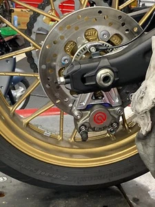 Kawasaki Z650 Z650RS Ninja 650 Brembo P2 Caliper underslung Bracket 84mm - Picture 1 of 3