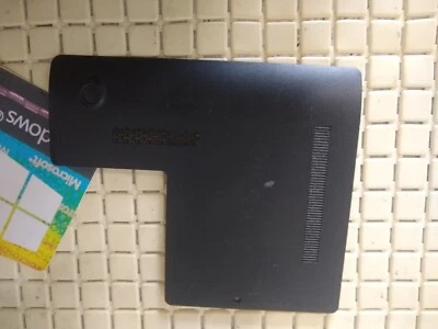 SAMSUNG NP300 E5C tappo cover ram e hard disck - Immagine 1 di 2