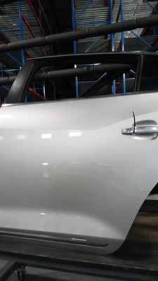 Conjunto de puerta trasera izquierda usado lado trasero se adapta: Buick Lacrosse 2014 grado trasero izquierdo Foto 1 de 2