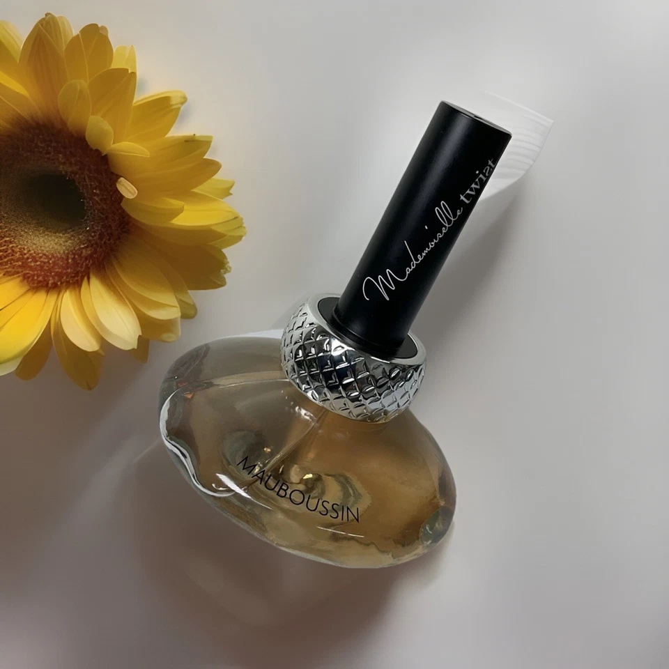 Mauboussin Mademoiselle Twiat Eau De Parfum Spray 1.3 Fl Oz, Como En La Foto. Foto 1 de 4