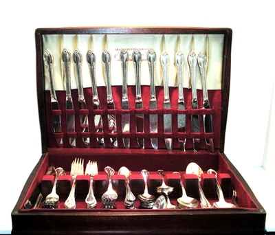 Vintage Rogers Bros 1847 Silverware Set Svc for 14 IS "Remembrance" S. P. 89 Pcs - Image 1 of 4