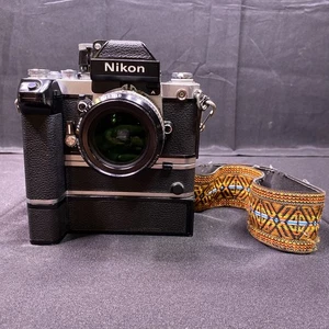 Nikon F2 Photomic fotocamera reflex pellicola con obiettivo 28 mm, motori MD-2 e motori MB-1 - Foto 1 di 24