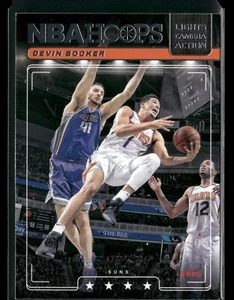 Devin Booker 2018-19 Hoops #LCA-26 Lights Camera Action Holo - Bild 1 von 2