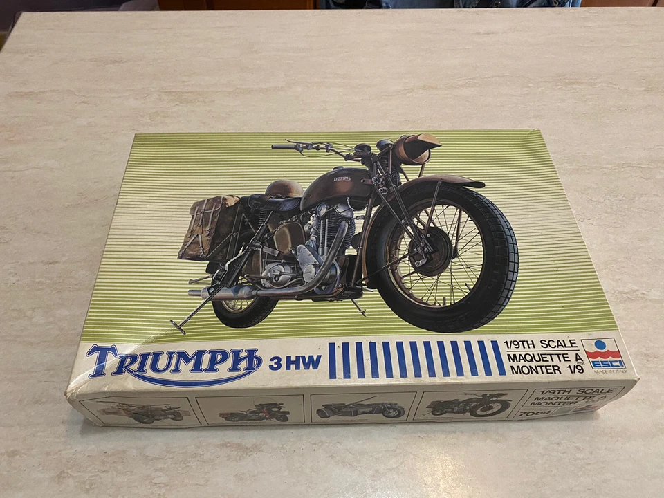 Rarissimo Kit moto Triumph 3 HW Esci cod. 7004 scala 1:9 nuovo da collezione - Immagine 1 di 4