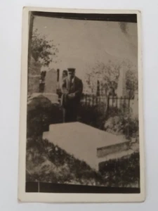 1920s 1930s Jewish Judaica Rabbi Religion Visit Grave Photo Europe - Pre WW2 - Picture 1 of 5