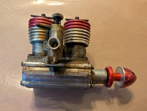 AULORA TAPLIN TWIN MARK III 2-stroke diesel engine for R/C airplane - Picture 1 of 8