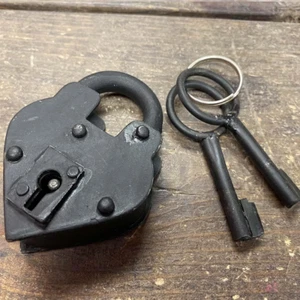 Antique style Iron Heart Shaped Padlock and Skeleton Keys - Picture 1 of 3