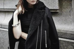 All Saints Zagreb Bikerjacke Lammfellkragen schwarz Größe UK 12 neu mit Etikett £398 - Bild 1 von 8