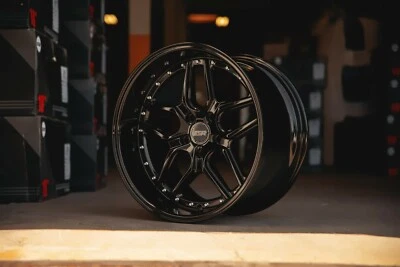 ESR CS15 19x8.5 +30/19x9.5 +22 5x114.3 Gloss Black Staggered (Set of 4) - Image 1 of 2