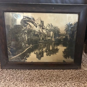 Vintage gerahmtes Schwarz-Weiß Foto - alte Ruinen und Palmen reflektiert i - Bild 1 von 6