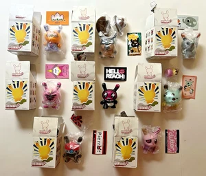 DUNNY SERIE 5 3" KIDROBOT 2008 JUEGO DE 8 CON PÓSTER VISELL KAKEDA DESORDEN ALCANCE + - Imagen 1 de 3