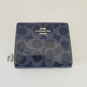 Cartera Coach CAP13 Snap Signature Lona Recubierta Brillante Denim Oscuro - Imagen 1 de 8