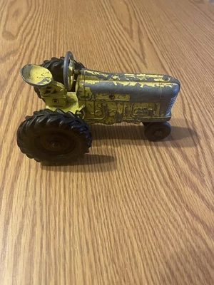 Tractor de juguete amarillo fundido a presión de colección metal ruedas de goma originales sin marca Foto 1 de 4