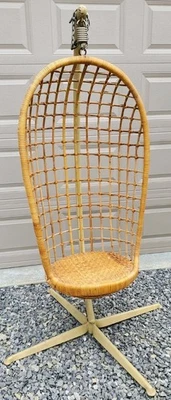 Silla Columpio Huevo Mimbre Ratán Bambú Mediados de Siglo Colgante Base Metal Foto 1 de 4