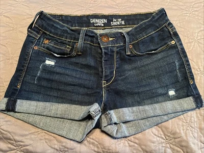 Pantalones cortos de jean Levi’s Denizen para mujer 3 W26 tiro bajo con puños azul desgastado Foto 1 de 4