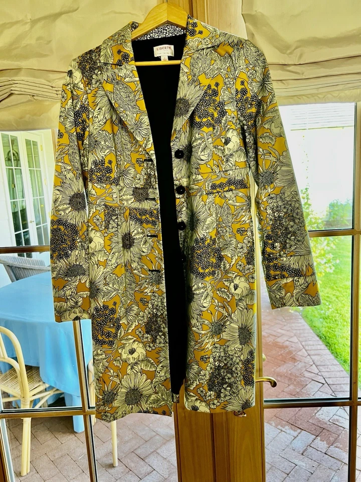 Abrigo Hecho De Liberty Of London Estampado Foto 1 de 4