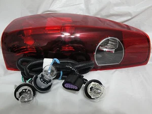 Rear Tail Light Lamp w/Bulbs Wiring Passenger Side For 2004-12 Colorado Canyon  - Picture 1 of 2