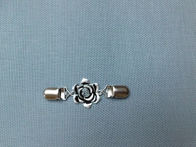 Strickjacken Clip Verschluss Schmuck Klammer Vintage Silber "Rose" OVP - Bild 1 von 3