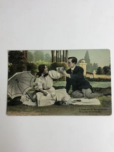 Antike AK Picknick in der Nähe schöner Seeliebhaber Toast Hochzeit Romantik - Bild 1 von 3
