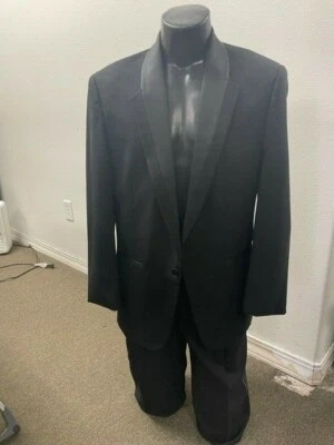 Abrigo de esmoquin negro con solapa de muesca Foto 1 de 3