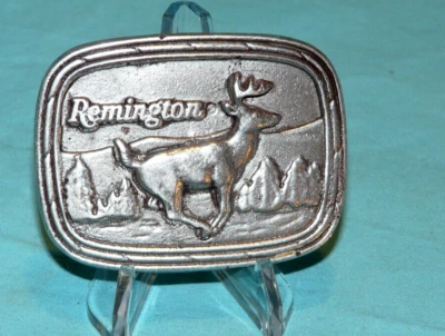 Hebilla de cinturón de ciervo cola blanca Remington Foto 1 de 3