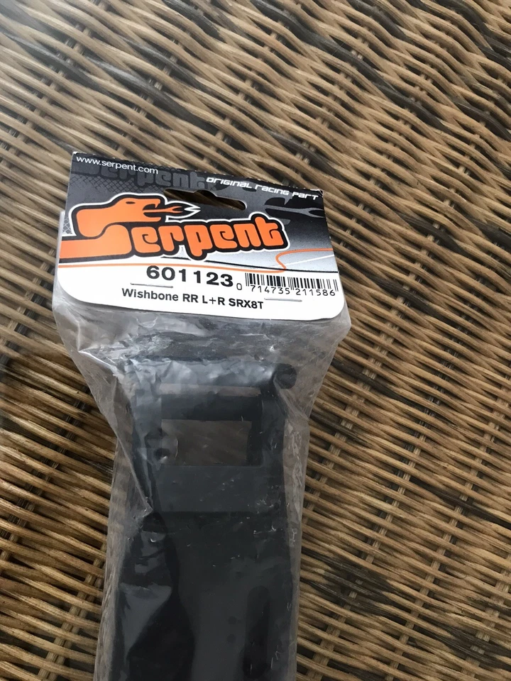 Serpent SRX8 querlenker Truggy Hinten  - Bild 1 von 1